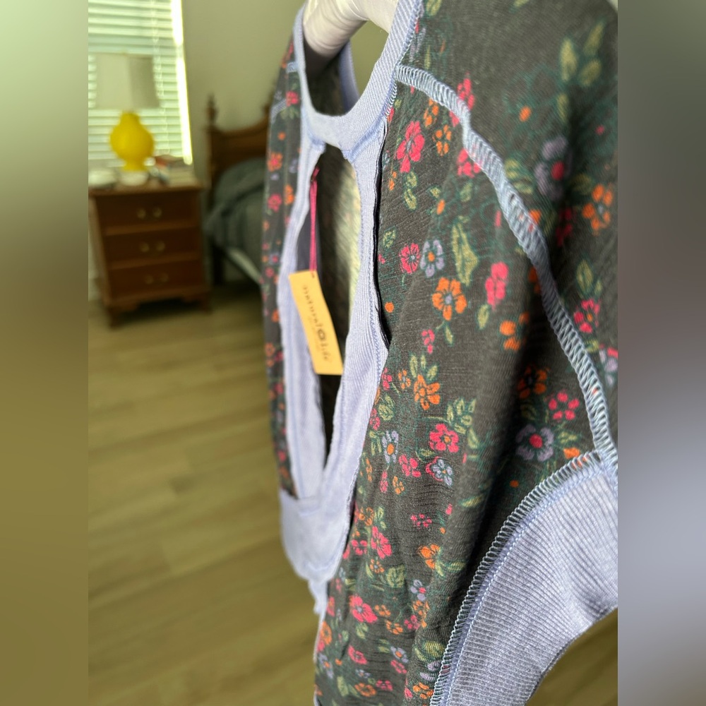 NEW Natural Life Lavender Trim Floral gym crop top - Picture 5 of 7